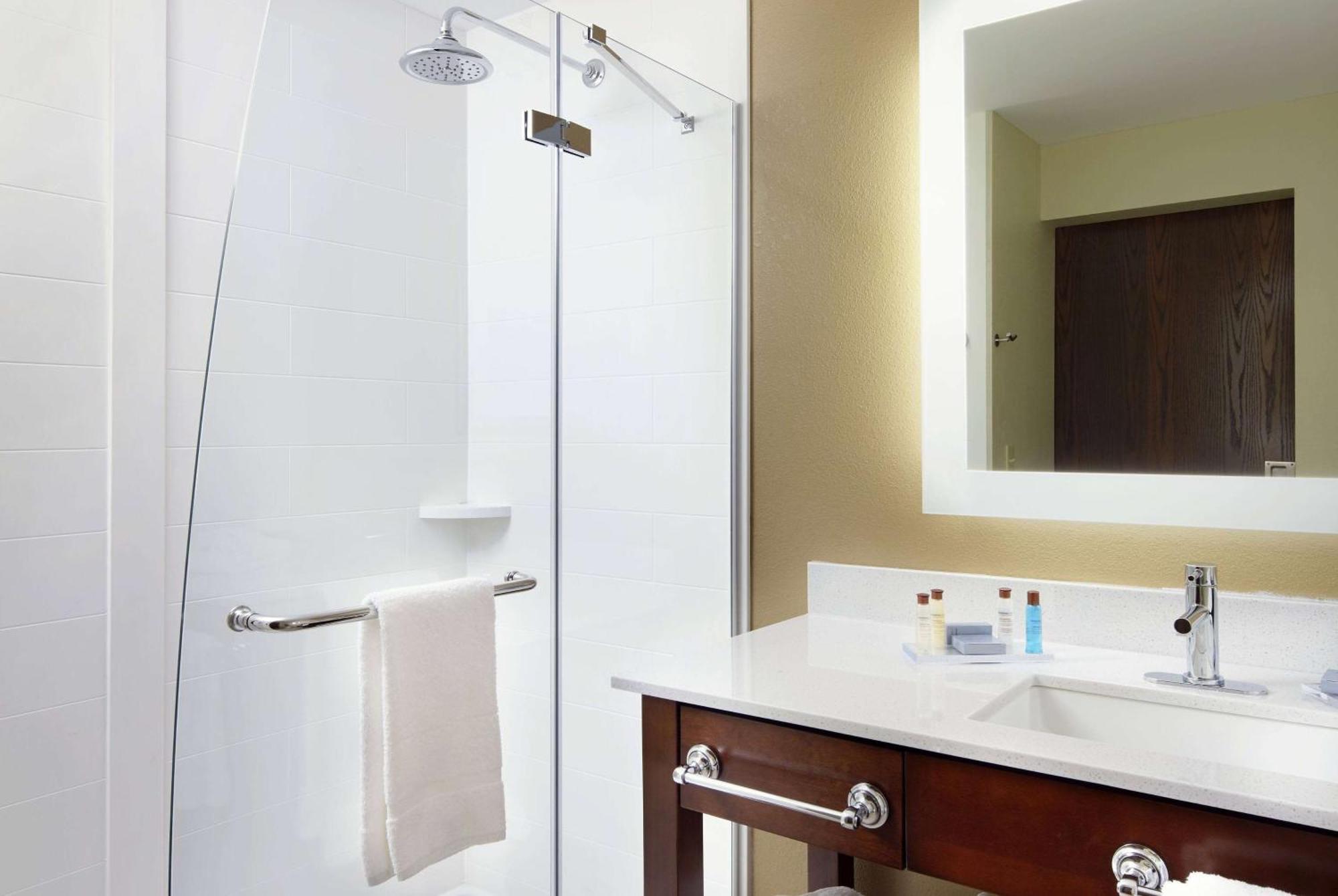 ฮอว์ทอร์น สวีท บาย วินด์แฮม บริดจ์พอร์ต/คลาร์กส์เบิร์ก Hotel บริดจ์พอร์ท ภายนอก รูปภาพ
